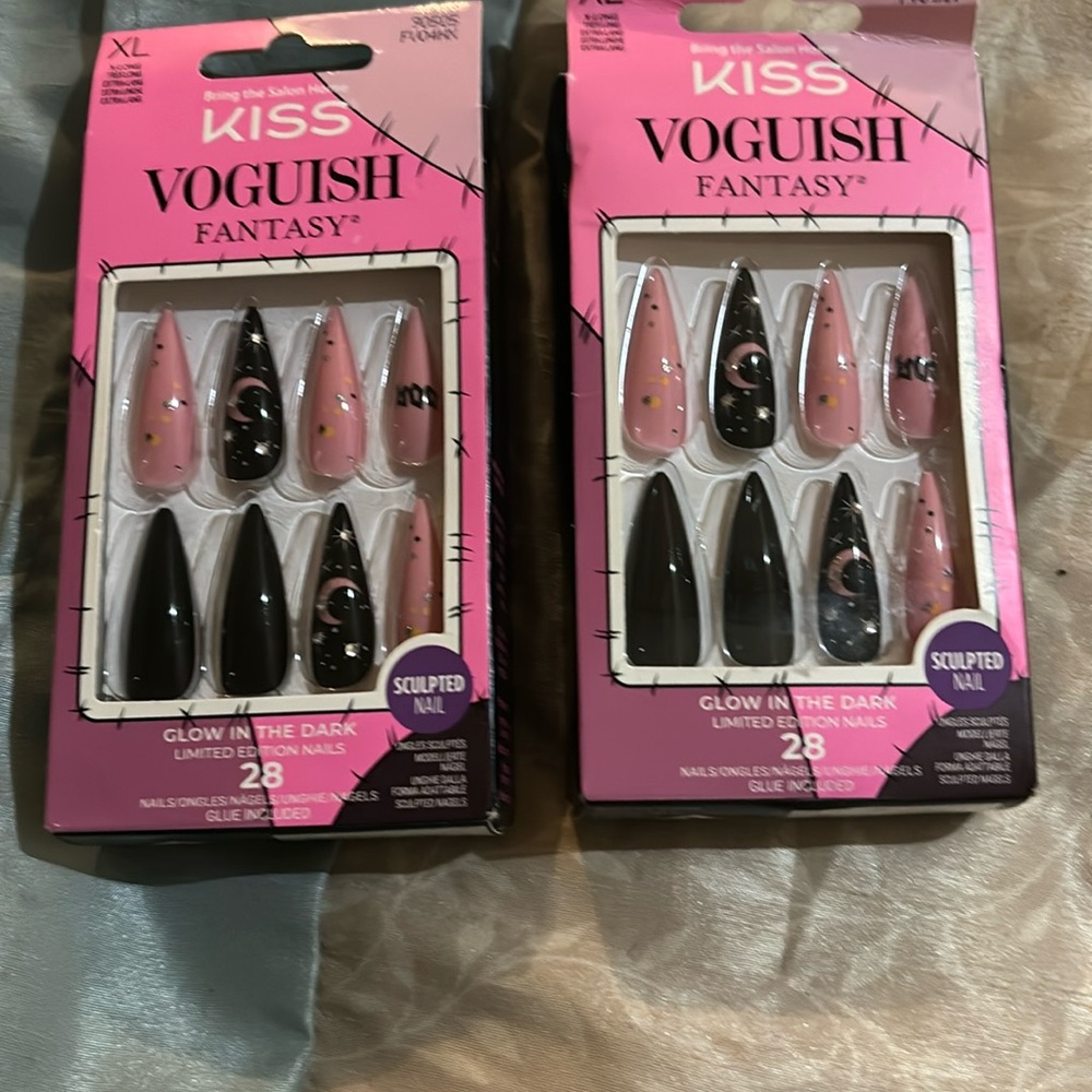 Kiss Halloween nail